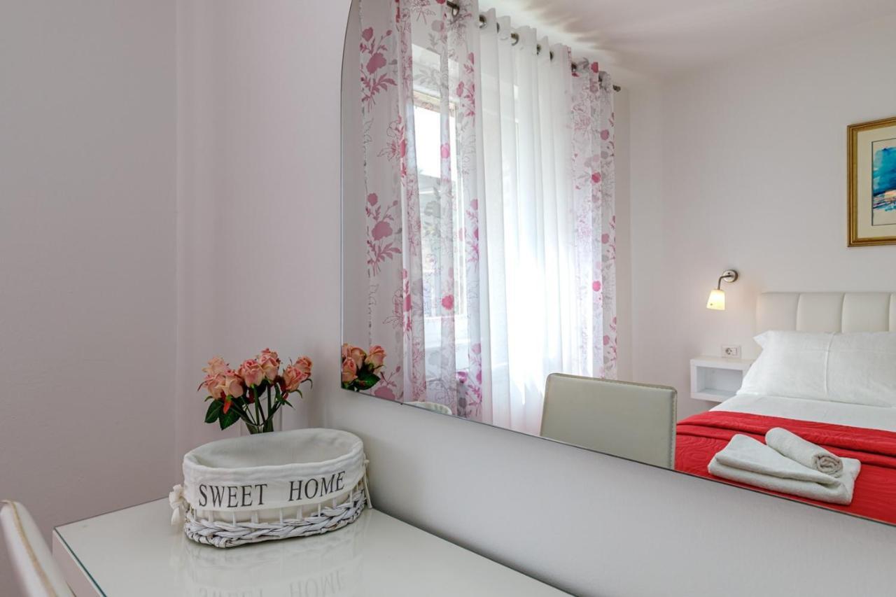 Apartments Lavizatic Poreč Buitenkant foto