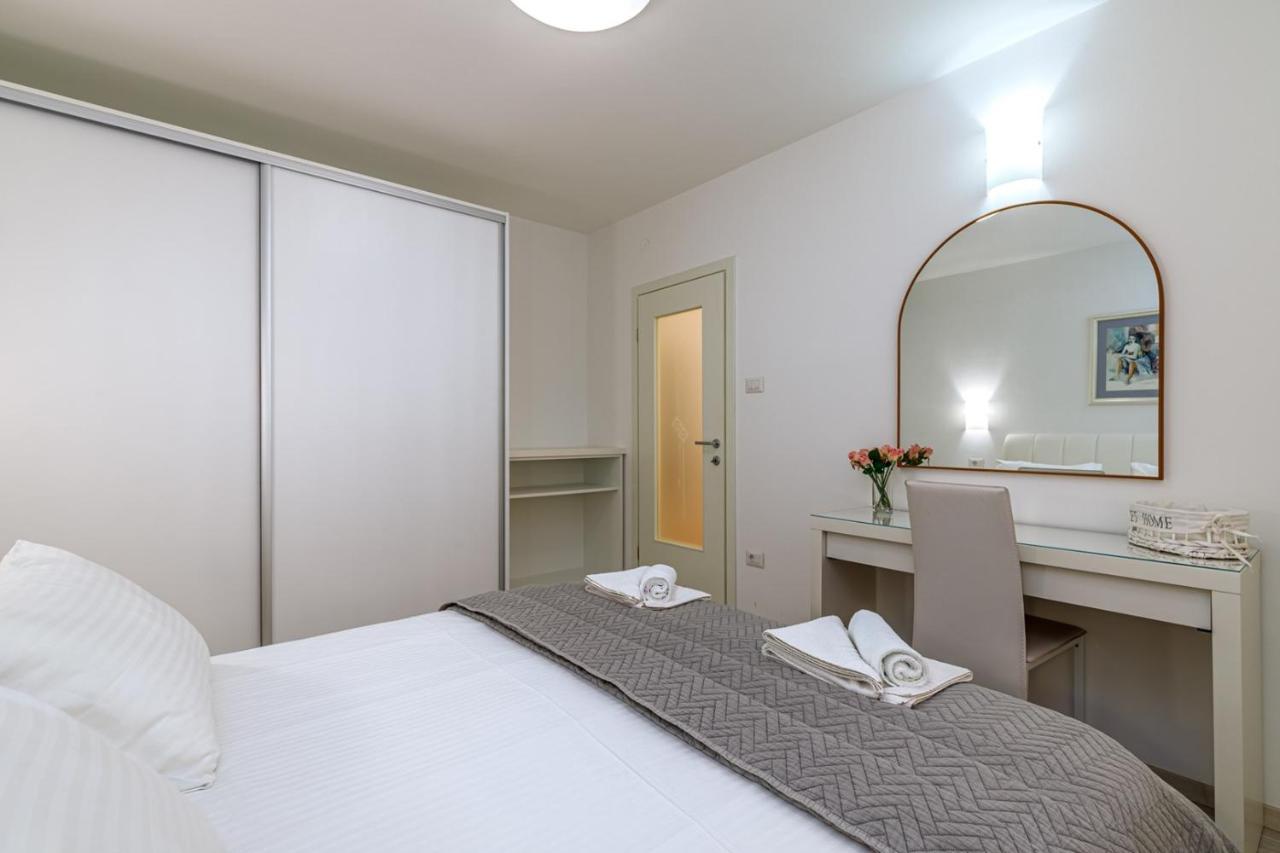 Apartments Lavizatic Poreč Buitenkant foto